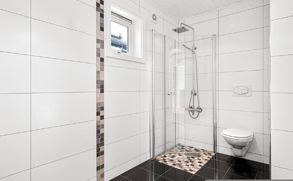 Dusche im Badezimmer