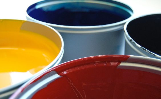 Farbwirkung gelb rot blau schwarz