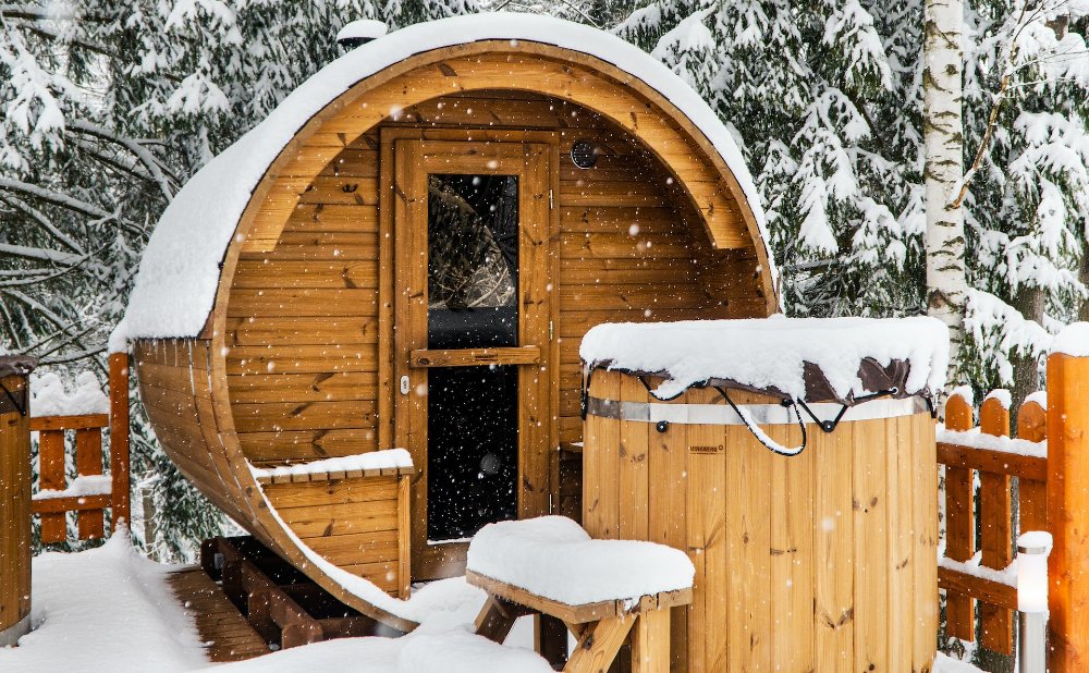 Fasssauna im Schnee