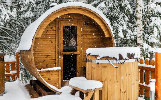 Fasssauna im Schnee