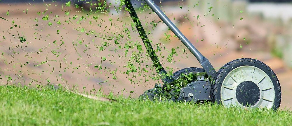 Handmäher im Einsatz