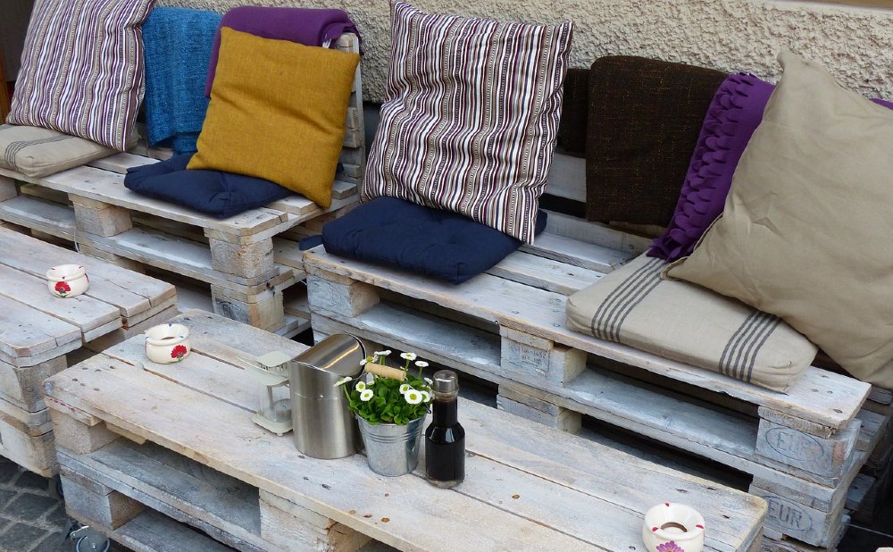 Paletten-Sofa auf Terrassen
