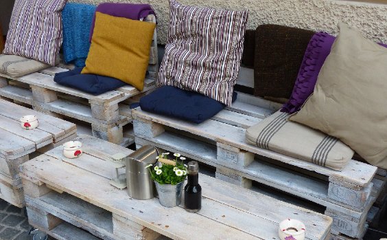 Paletten-Sofa auf Terrassen