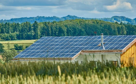 Solarmodule auf Scheune