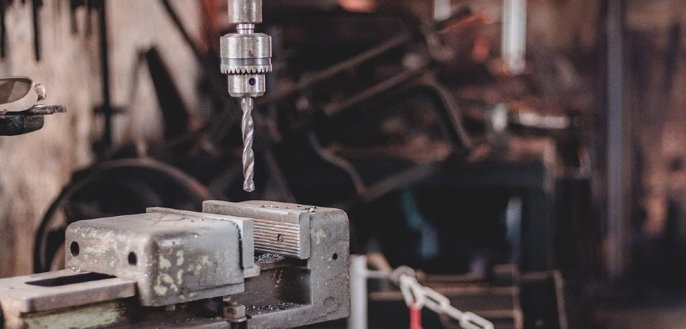 Tischbohrmaschine im Einsatz