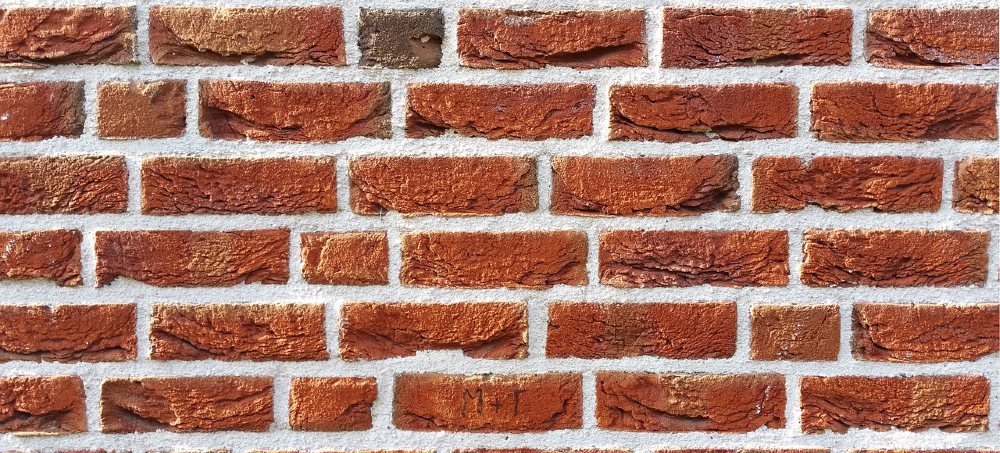 Mauer aus Ziegeln